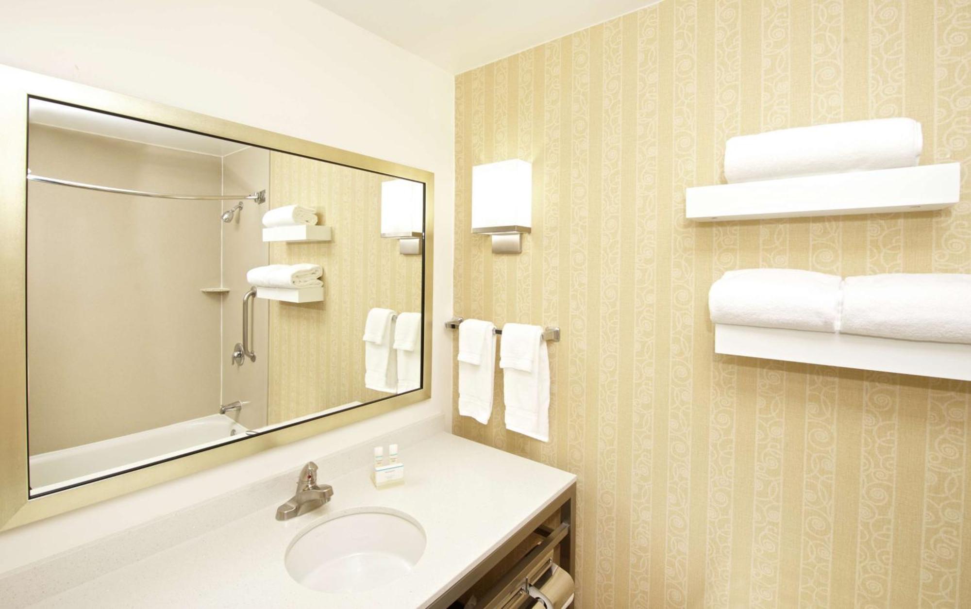 Hilton Garden Inn Seattle/Рентон Экстерьер фото